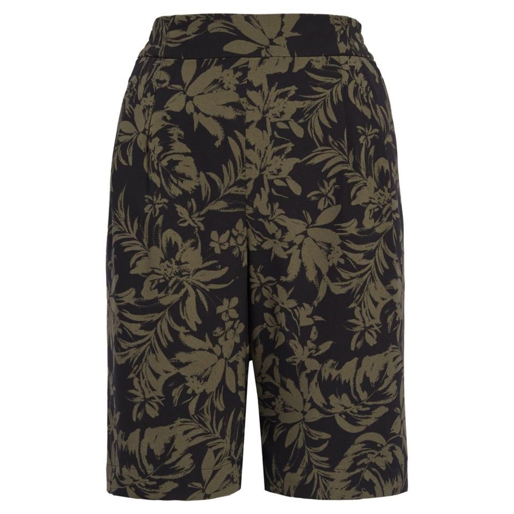 Chelsea28 Small Black Palm Pleated Pull On Shorts D20e